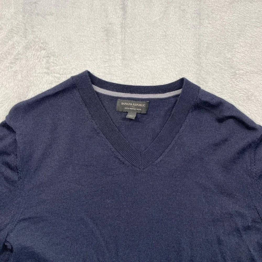 Banana Republic V-Neck Sweater Mens Large Navy Blue 100% Merino Wool Knit